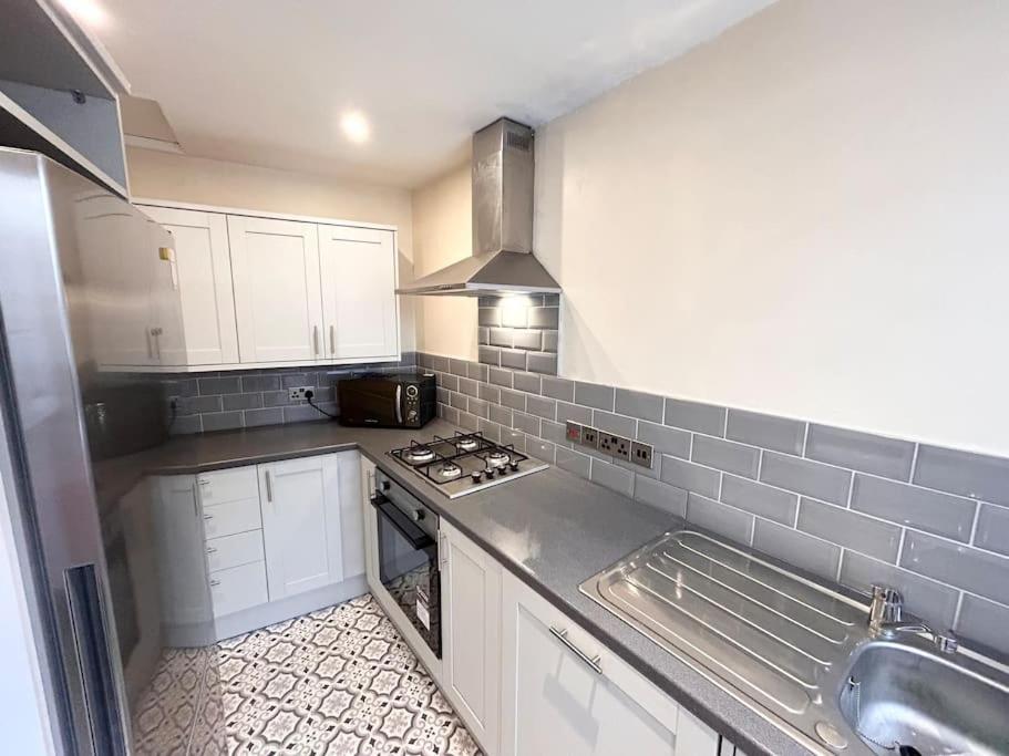 Snug Central Belfast Home, 2 Minutes From Ormeau Park! Extérieur photo