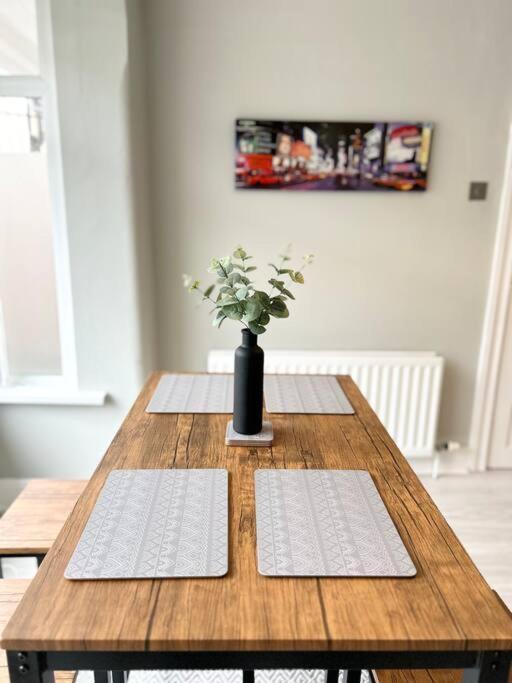 Snug Central Belfast Home, 2 Minutes From Ormeau Park! Extérieur photo