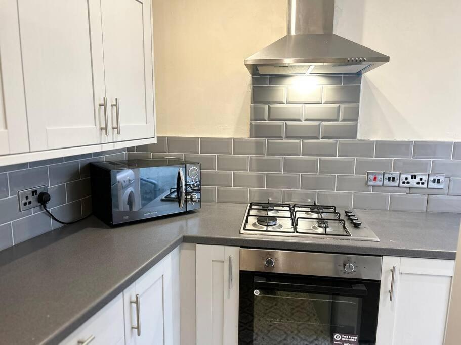 Snug Central Belfast Home, 2 Minutes From Ormeau Park! Extérieur photo