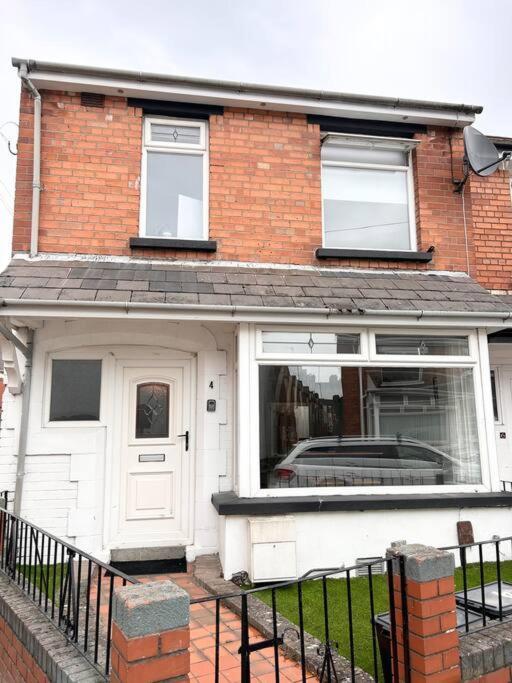 Snug Central Belfast Home, 2 Minutes From Ormeau Park! Extérieur photo