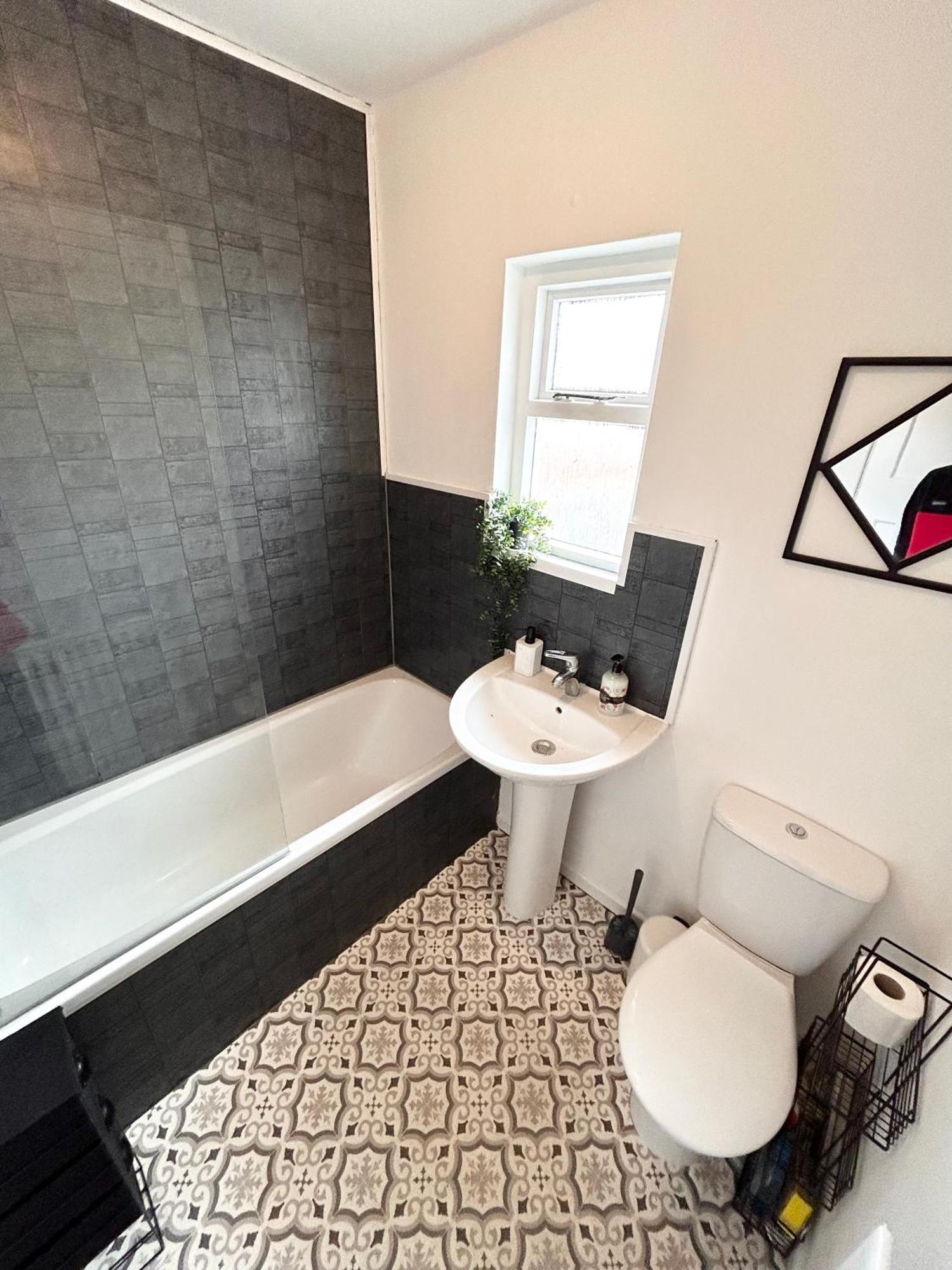 Snug Central Belfast Home, 2 Minutes From Ormeau Park! Extérieur photo