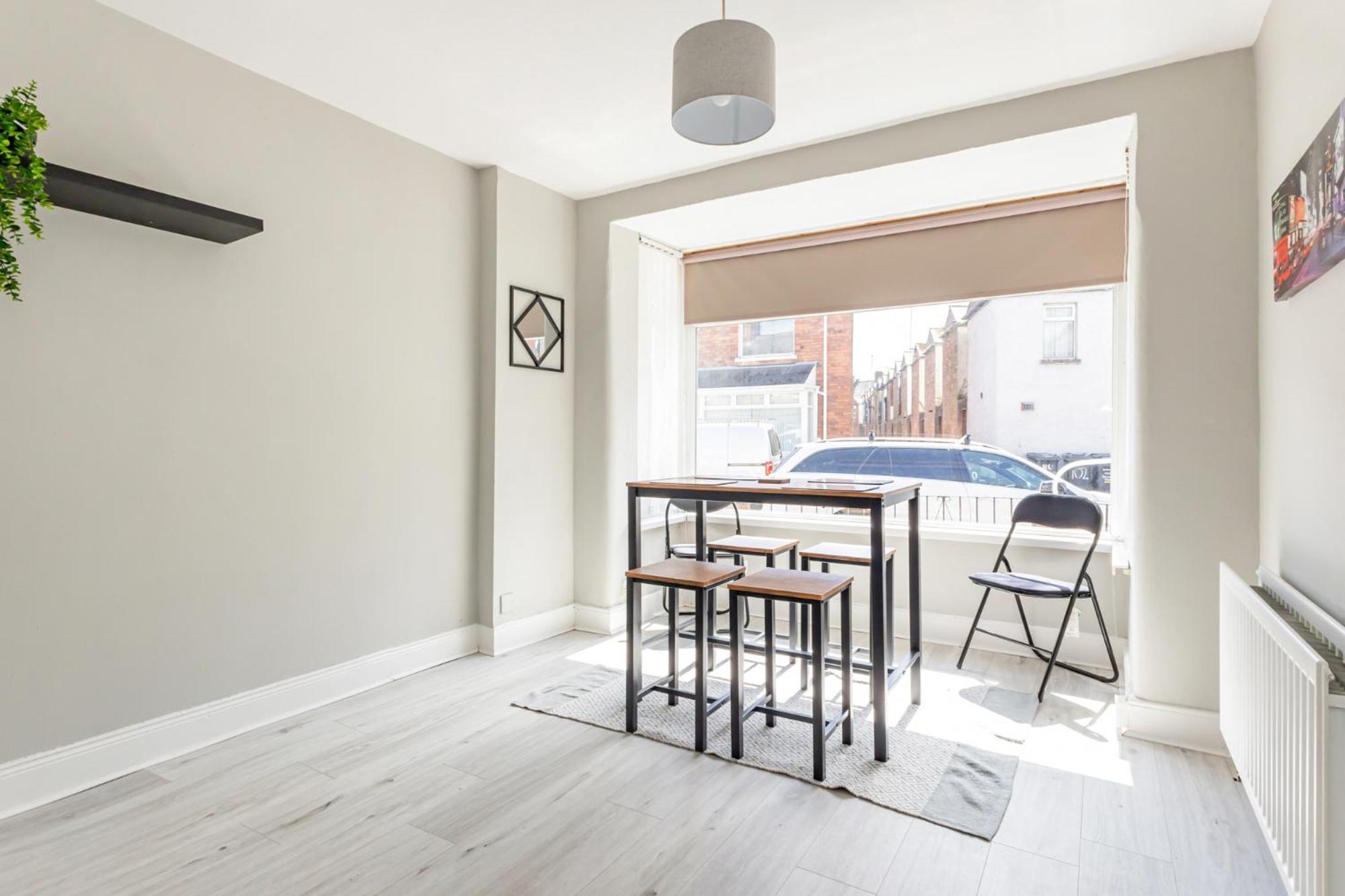 Snug Central Belfast Home, 2 Minutes From Ormeau Park! Extérieur photo